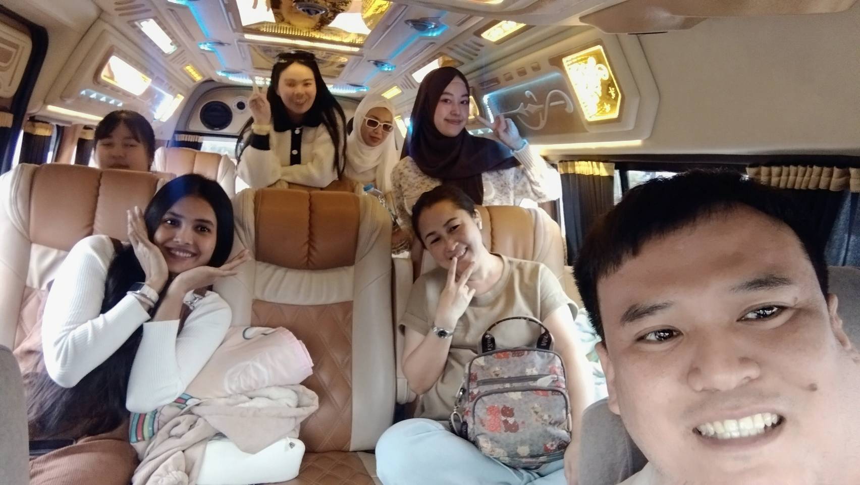 เช่ารถตู้ไปเที่ยว